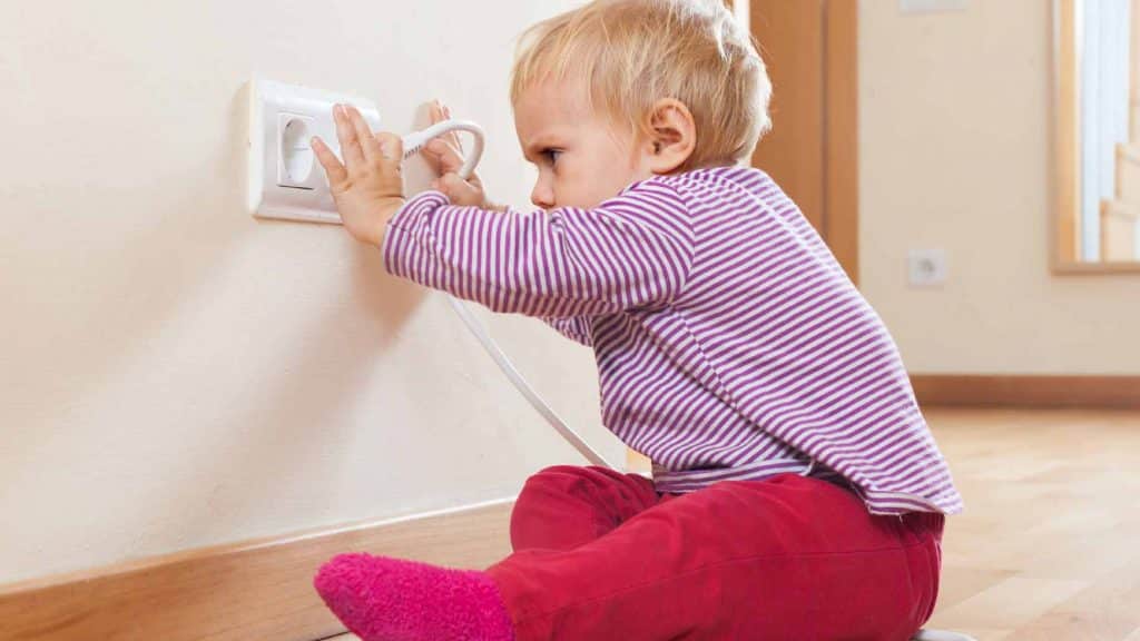 Top 5 Best Babyproof Electric Outlet Covers | 2020 Reviews