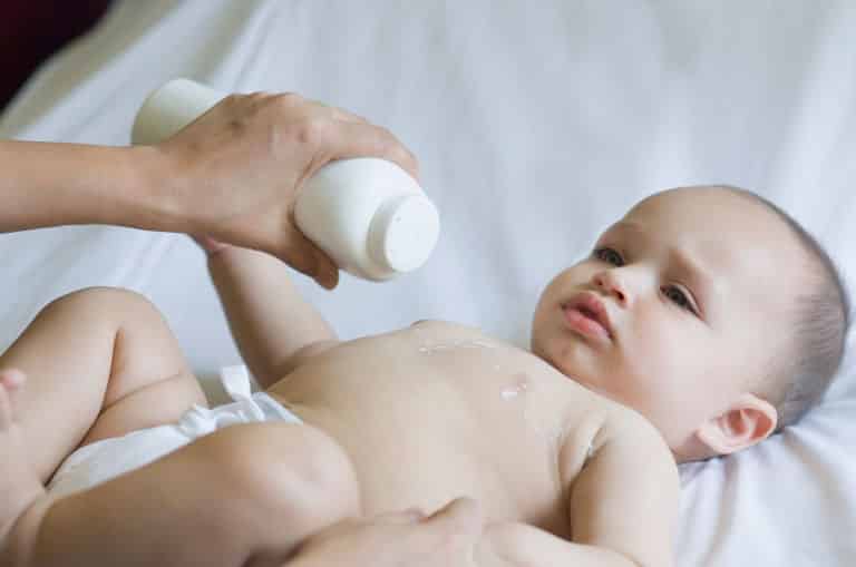 5 Safe Alternatives to Baby Powder